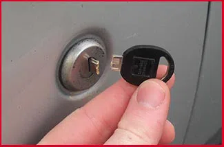 Glendale Locksmith Glendale, CA 818-351-3524 - 1-broken-key